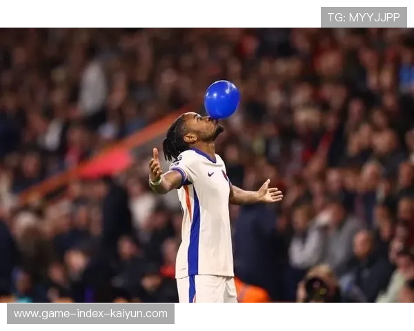 切尔西前场多线推进让空间不断被拉开 切尔西前场多线推进让空间不断被拉开