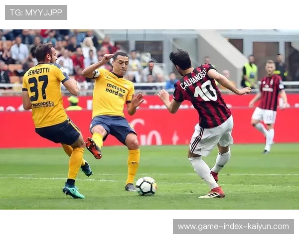 意甲米兰中路渗透成功,前锋把握机会完成进球 意甲米兰中路渗透成功,前锋把握机会完成进球